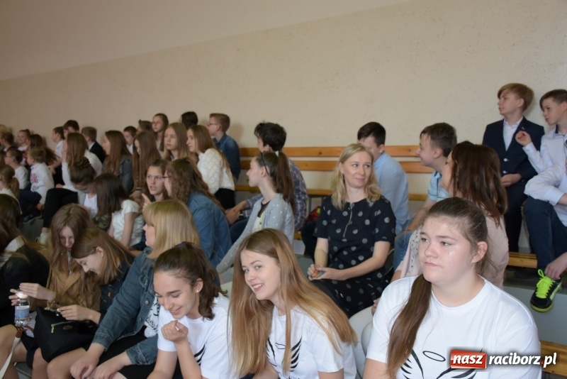 Zdjęcie w galerii na portalu naszraciborz.pl: W Bieńkowicach promowali pozytywne wartości wiadomości z regionu