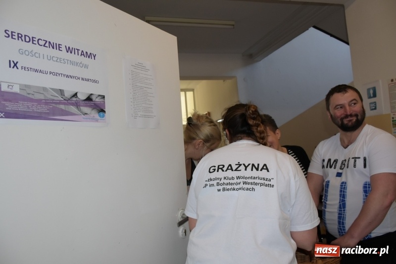 Zdjęcie w galerii na portalu naszraciborz.pl: W Bieńkowicach promowali pozytywne wartości wiadomości z regionu