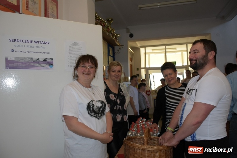 Zdjęcie w galerii na portalu naszraciborz.pl: W Bieńkowicach promowali pozytywne wartości wiadomości z regionu