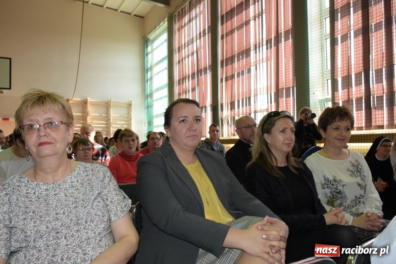 Zdjęcie w galerii na portalu naszraciborz.pl: W Bieńkowicach promowali pozytywne wartości wiadomości z regionu