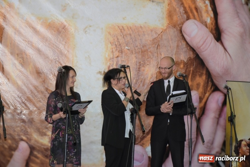 Zdjęcie w galerii na portalu naszraciborz.pl: W Bieńkowicach promowali pozytywne wartości wiadomości z regionu