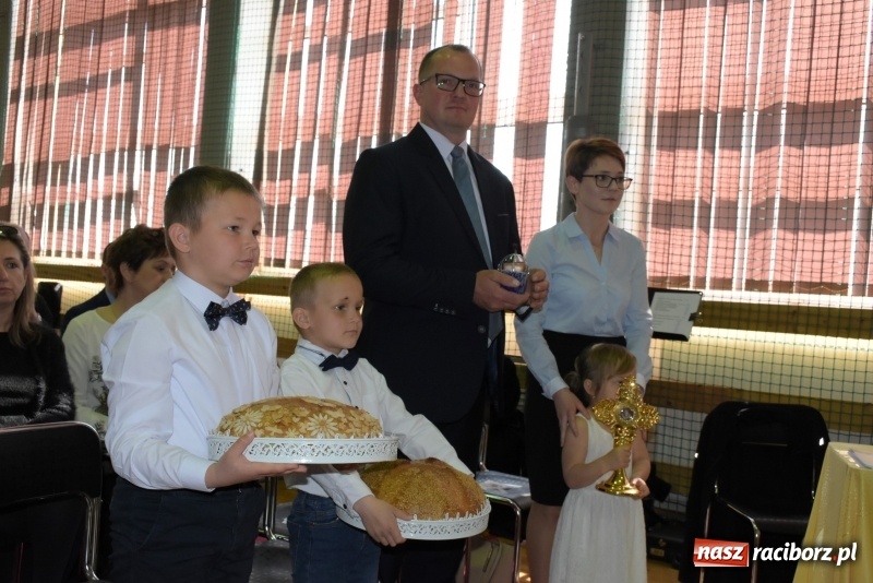 Zdjęcie w galerii na portalu naszraciborz.pl: W Bieńkowicach promowali pozytywne wartości wiadomości z regionu