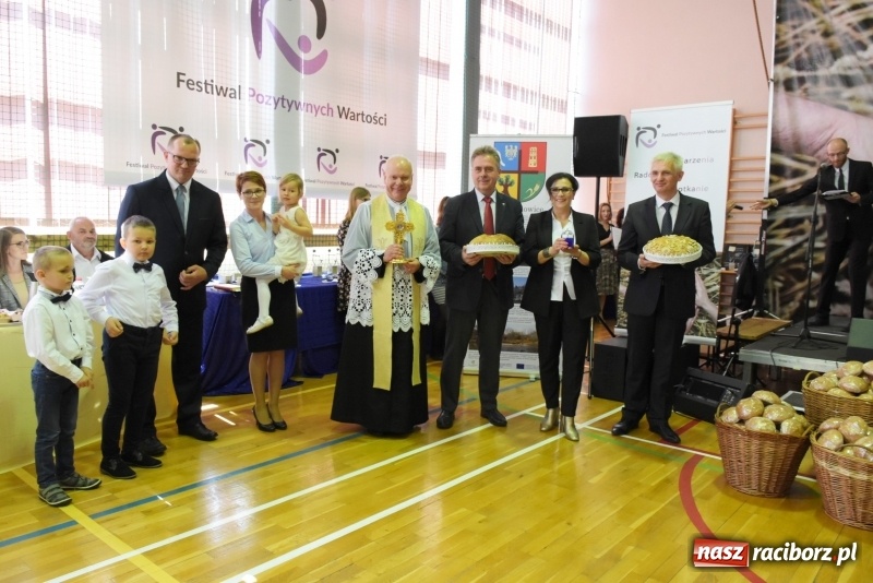 Zdjęcie w galerii na portalu naszraciborz.pl: W Bieńkowicach promowali pozytywne wartości wiadomości z regionu