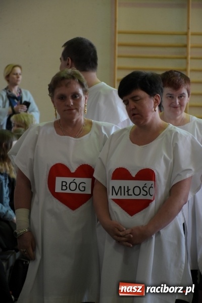 Zdjęcie w galerii na portalu naszraciborz.pl: W Bieńkowicach promowali pozytywne wartości wiadomości z regionu