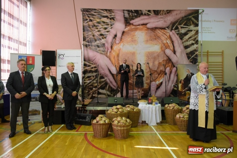 Zdjęcie w galerii na portalu naszraciborz.pl: W Bieńkowicach promowali pozytywne wartości wiadomości z regionu