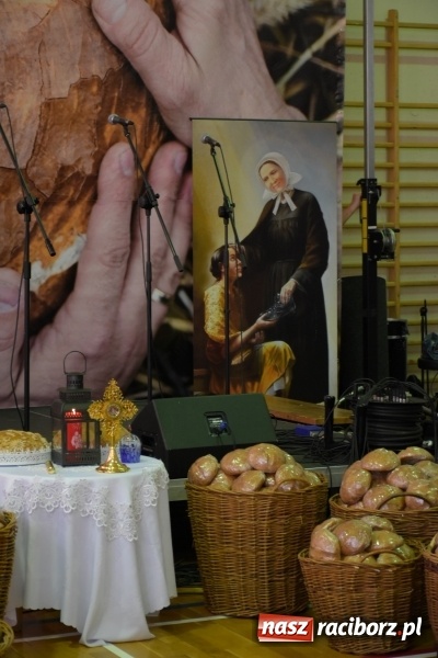 Zdjęcie w galerii na portalu naszraciborz.pl: W Bieńkowicach promowali pozytywne wartości wiadomości z regionu