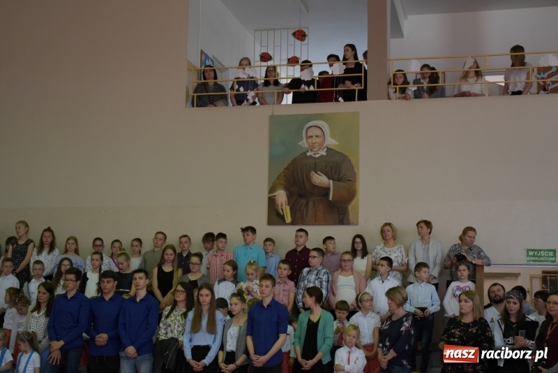 Zdjęcie w galerii na portalu naszraciborz.pl: W Bieńkowicach promowali pozytywne wartości wiadomości z regionu