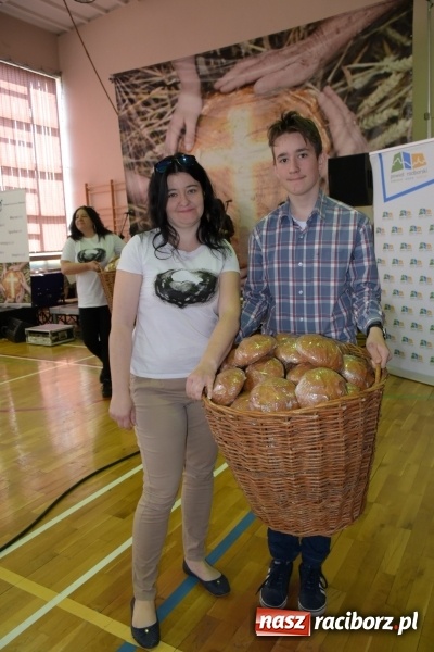 Zdjęcie w galerii na portalu naszraciborz.pl: W Bieńkowicach promowali pozytywne wartości wiadomości z regionu