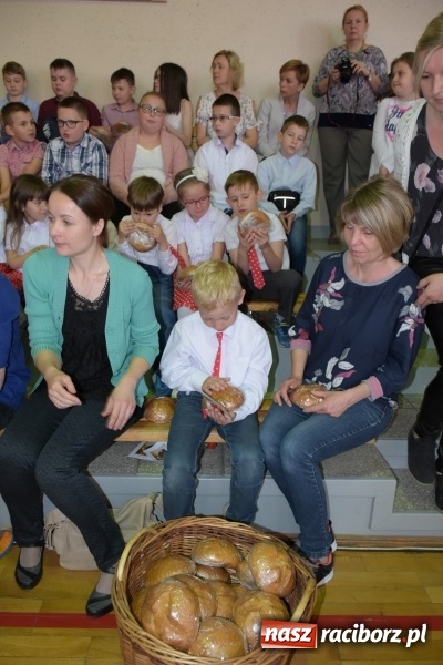 Zdjęcie w galerii na portalu naszraciborz.pl: W Bieńkowicach promowali pozytywne wartości wiadomości z regionu