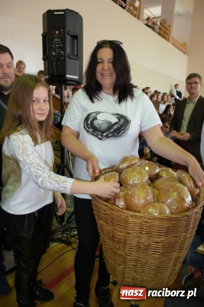 Zdjęcie w galerii na portalu naszraciborz.pl: W Bieńkowicach promowali pozytywne wartości wiadomości z regionu