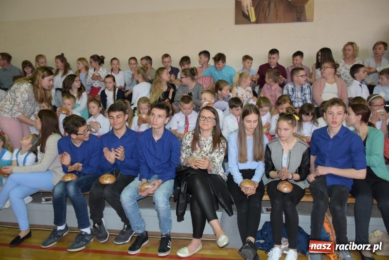 Zdjęcie w galerii na portalu naszraciborz.pl: W Bieńkowicach promowali pozytywne wartości wiadomości z regionu