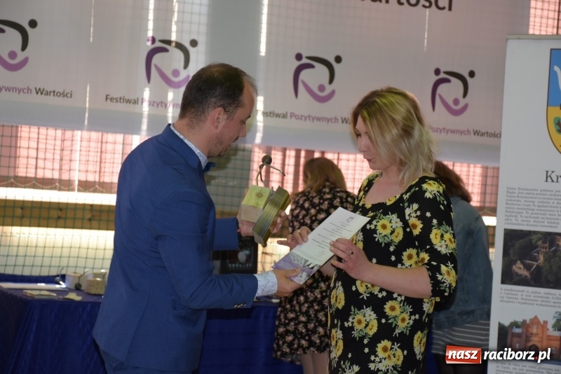 Zdjęcie w galerii na portalu naszraciborz.pl: W Bieńkowicach promowali pozytywne wartości wiadomości z regionu