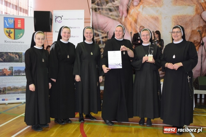 Zdjęcie w galerii na portalu naszraciborz.pl: W Bieńkowicach promowali pozytywne wartości wiadomości z regionu