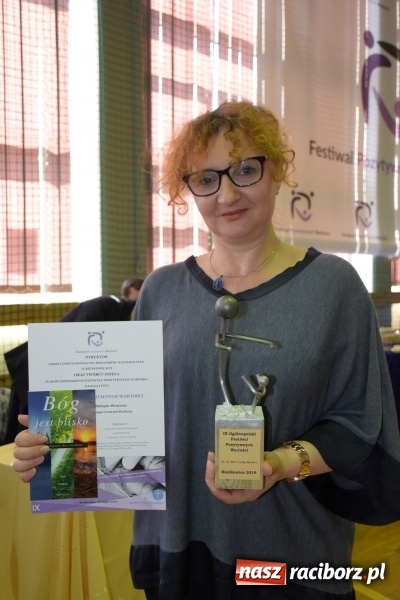 Zdjęcie w galerii na portalu naszraciborz.pl: W Bieńkowicach promowali pozytywne wartości wiadomości z regionu