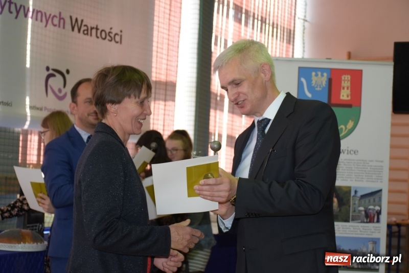 Zdjęcie w galerii na portalu naszraciborz.pl: W Bieńkowicach promowali pozytywne wartości wiadomości z regionu