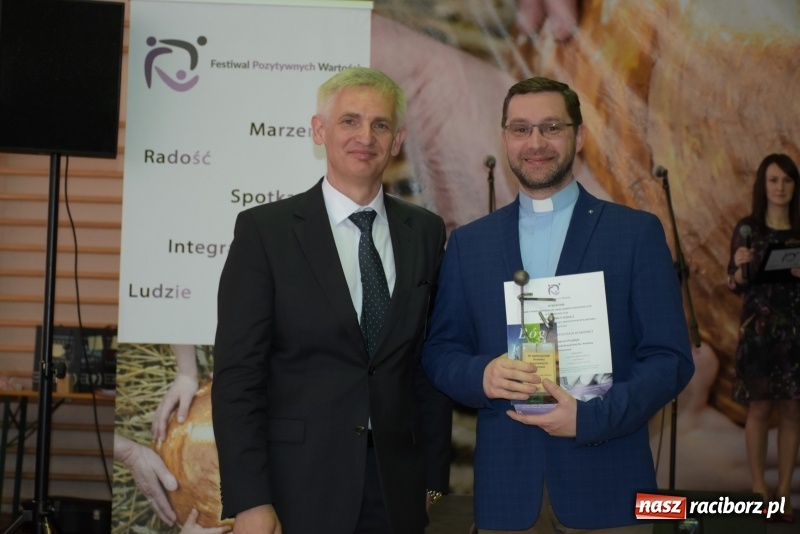 Zdjęcie w galerii na portalu naszraciborz.pl: W Bieńkowicach promowali pozytywne wartości wiadomości z regionu