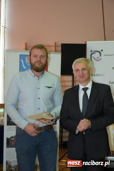 Zdjęcie w galerii na portalu naszraciborz.pl: W Bieńkowicach promowali pozytywne wartości wiadomości z regionu