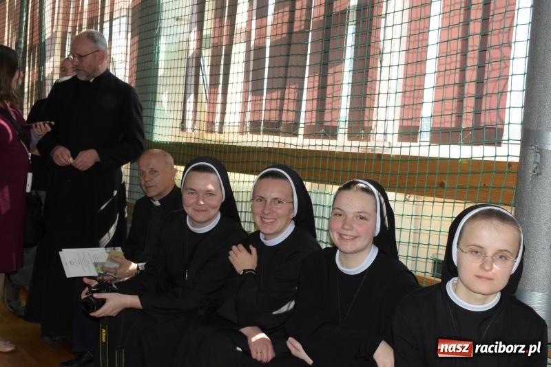 Zdjęcie w galerii na portalu naszraciborz.pl: W Bieńkowicach promowali pozytywne wartości wiadomości z regionu