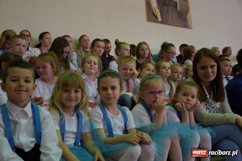 Zdjęcie w galerii na portalu naszraciborz.pl: W Bieńkowicach promowali pozytywne wartości wiadomości z regionu