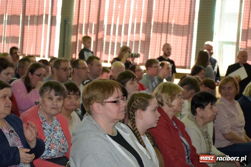 Zdjęcie w galerii na portalu naszraciborz.pl: W Bieńkowicach promowali pozytywne wartości wiadomości z regionu