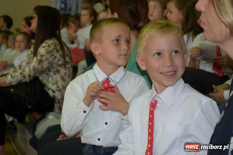 Zdjęcie w galerii na portalu naszraciborz.pl: W Bieńkowicach promowali pozytywne wartości wiadomości z regionu