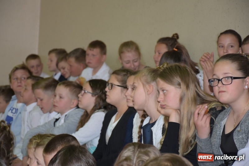Zdjęcie w galerii na portalu naszraciborz.pl: W Bieńkowicach promowali pozytywne wartości wiadomości z regionu