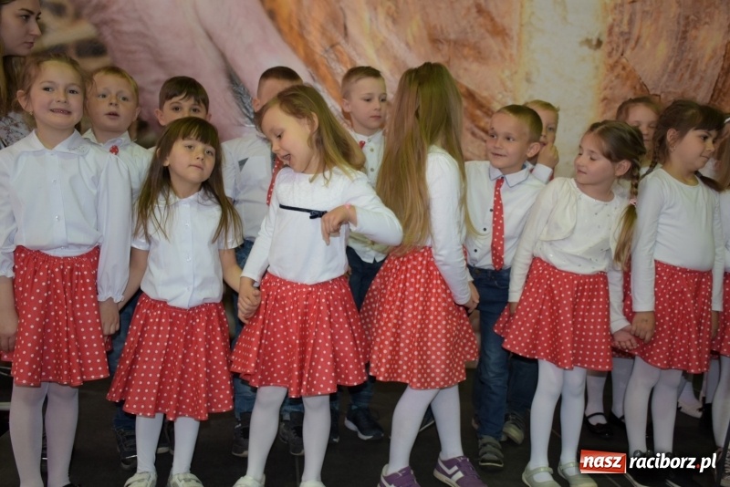 Zdjęcie w galerii na portalu naszraciborz.pl: W Bieńkowicach promowali pozytywne wartości wiadomości z regionu