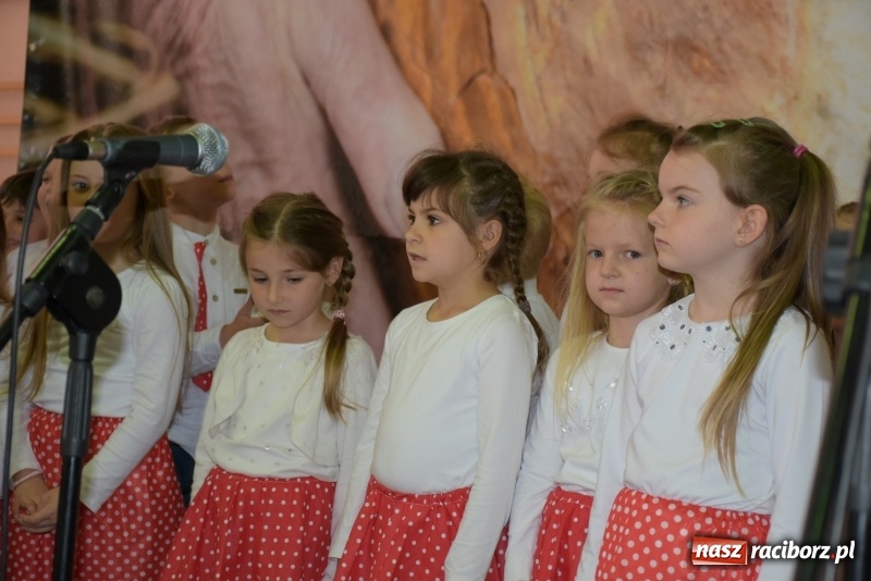 Zdjęcie w galerii na portalu naszraciborz.pl: W Bieńkowicach promowali pozytywne wartości wiadomości z regionu