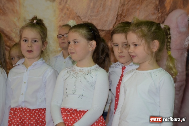 Zdjęcie w galerii na portalu naszraciborz.pl: W Bieńkowicach promowali pozytywne wartości wiadomości z regionu