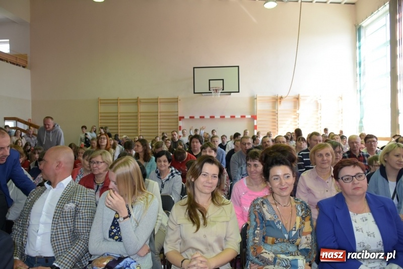 Zdjęcie w galerii na portalu naszraciborz.pl: W Bieńkowicach promowali pozytywne wartości wiadomości z regionu