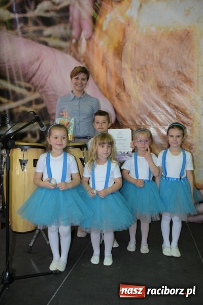 Zdjęcie w galerii na portalu naszraciborz.pl: W Bieńkowicach promowali pozytywne wartości wiadomości z regionu