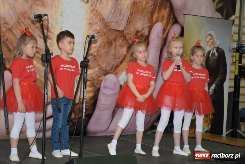 Zdjęcie w galerii na portalu naszraciborz.pl: W Bieńkowicach promowali pozytywne wartości wiadomości z regionu