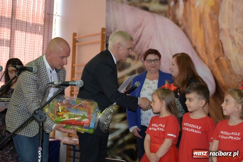 Zdjęcie w galerii na portalu naszraciborz.pl: W Bieńkowicach promowali pozytywne wartości wiadomości z regionu