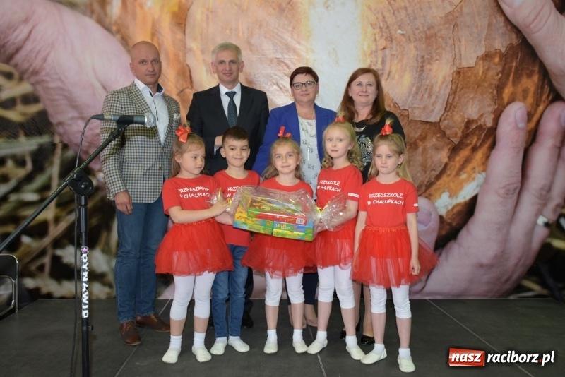 Zdjęcie w galerii na portalu naszraciborz.pl: W Bieńkowicach promowali pozytywne wartości wiadomości z regionu