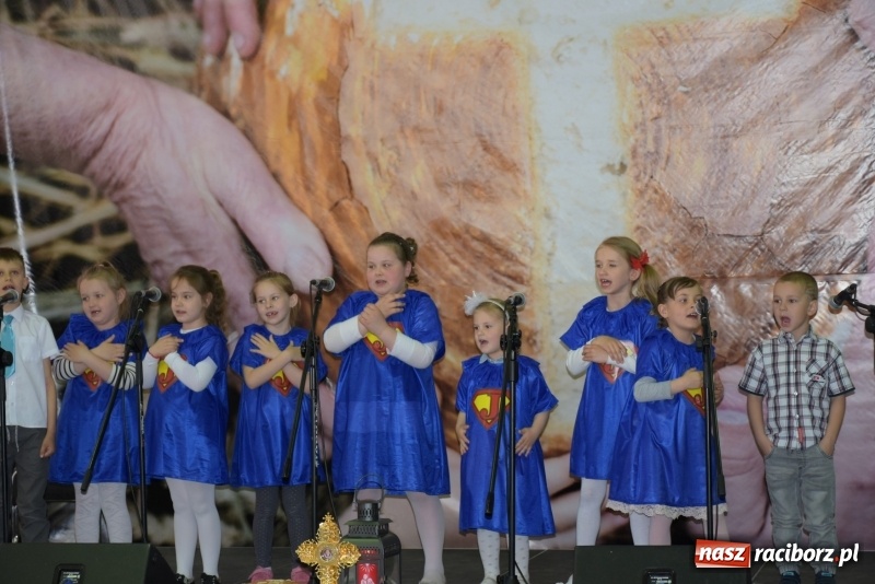 Zdjęcie w galerii na portalu naszraciborz.pl: W Bieńkowicach promowali pozytywne wartości wiadomości z regionu