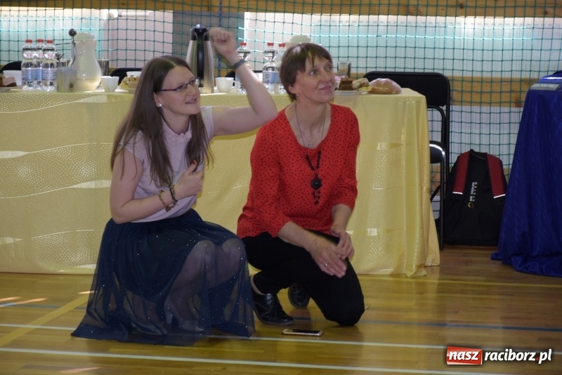 Zdjęcie w galerii na portalu naszraciborz.pl: W Bieńkowicach promowali pozytywne wartości wiadomości z regionu