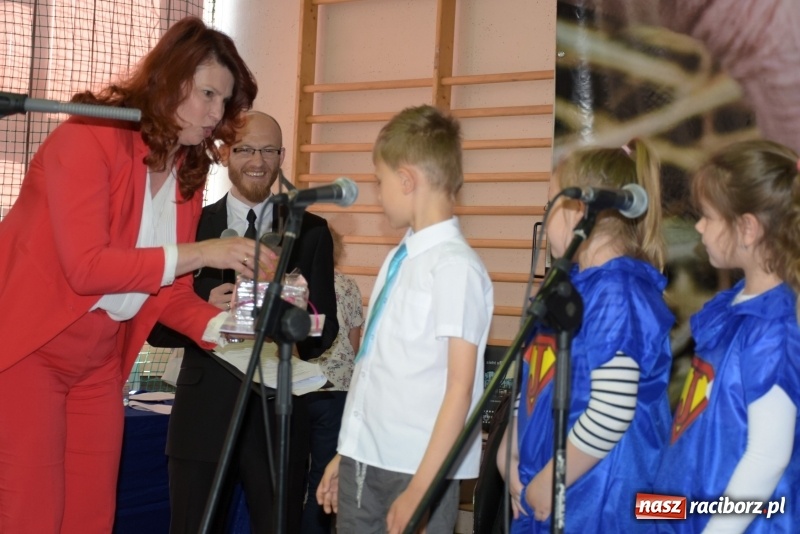 Zdjęcie w galerii na portalu naszraciborz.pl: W Bieńkowicach promowali pozytywne wartości wiadomości z regionu