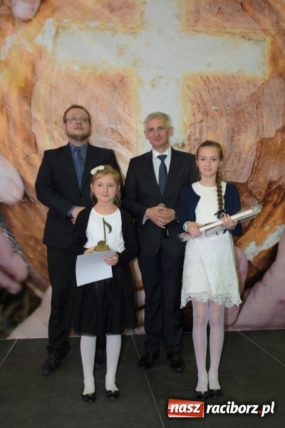 Zdjęcie w galerii na portalu naszraciborz.pl: W Bieńkowicach promowali pozytywne wartości wiadomości z regionu