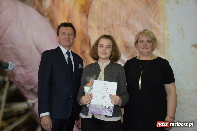 Zdjęcie w galerii na portalu naszraciborz.pl: W Bieńkowicach promowali pozytywne wartości wiadomości z regionu