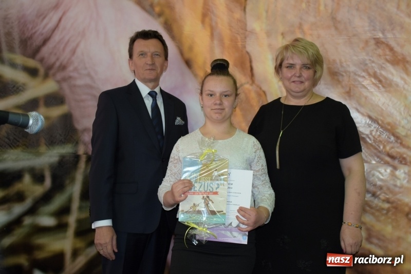 Zdjęcie w galerii na portalu naszraciborz.pl: W Bieńkowicach promowali pozytywne wartości wiadomości z regionu