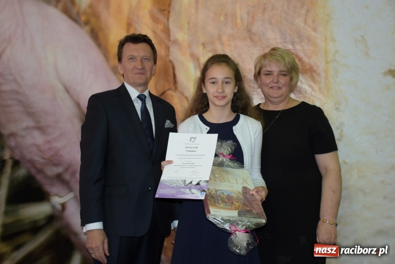 Zdjęcie w galerii na portalu naszraciborz.pl: W Bieńkowicach promowali pozytywne wartości wiadomości z regionu