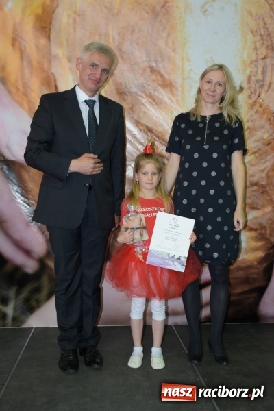 Zdjęcie w galerii na portalu naszraciborz.pl: W Bieńkowicach promowali pozytywne wartości wiadomości z regionu