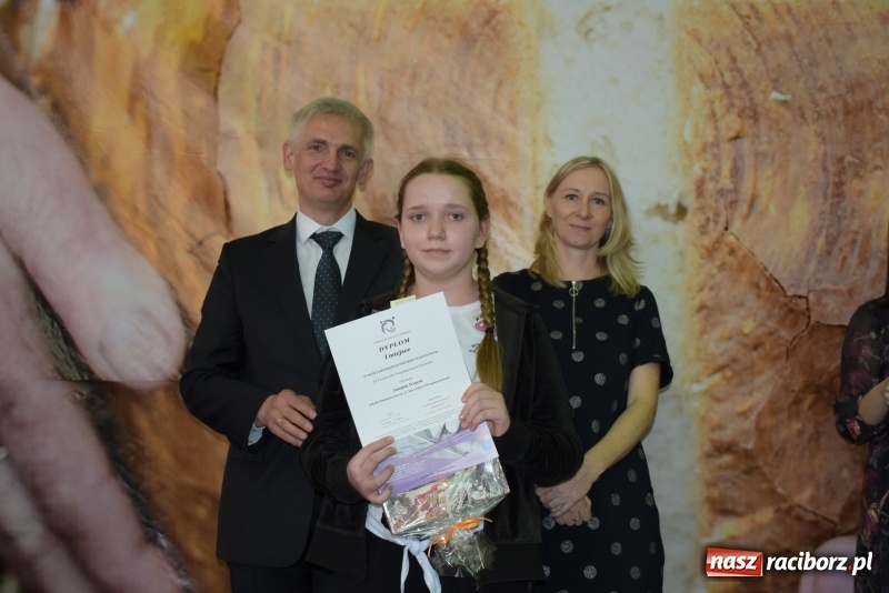 Zdjęcie w galerii na portalu naszraciborz.pl: W Bieńkowicach promowali pozytywne wartości wiadomości z regionu