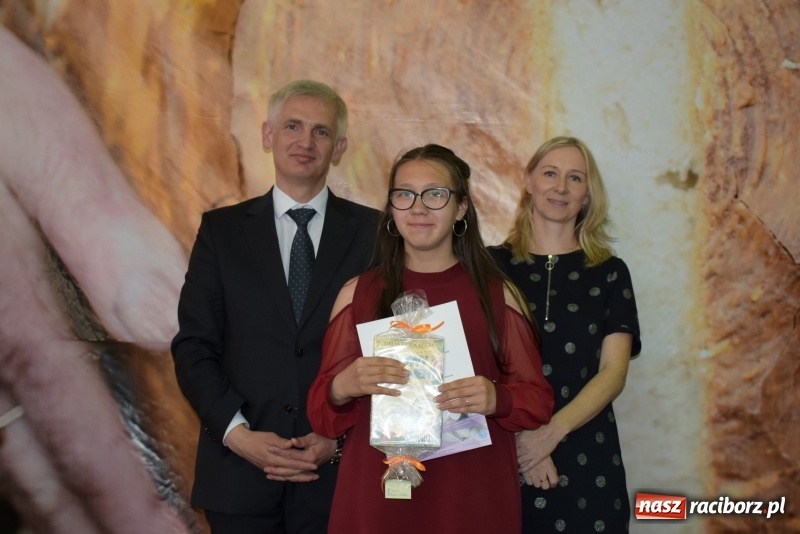 Zdjęcie w galerii na portalu naszraciborz.pl: W Bieńkowicach promowali pozytywne wartości wiadomości z regionu