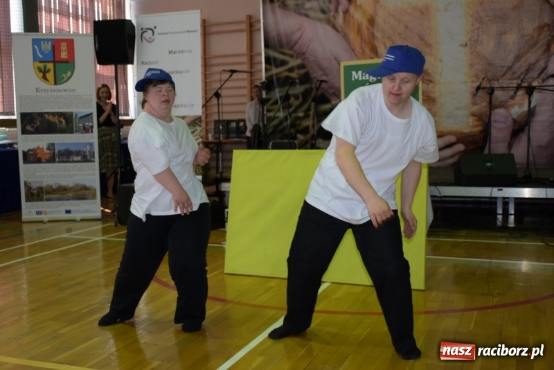 Zdjęcie w galerii na portalu naszraciborz.pl: W Bieńkowicach promowali pozytywne wartości wiadomości z regionu