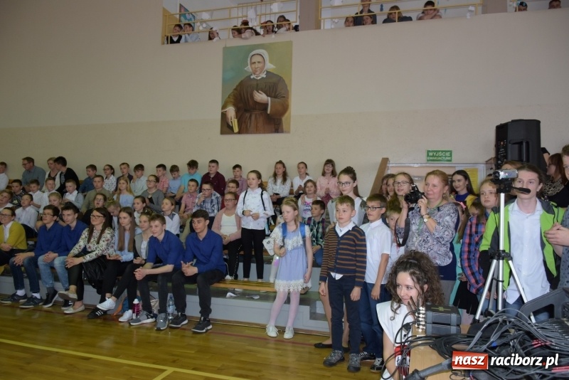 Zdjęcie w galerii na portalu naszraciborz.pl: W Bieńkowicach promowali pozytywne wartości wiadomości z regionu