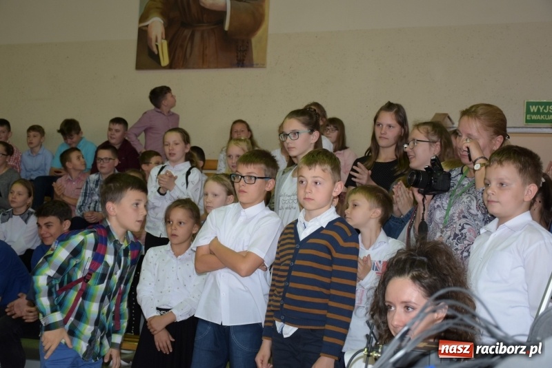 Zdjęcie w galerii na portalu naszraciborz.pl: W Bieńkowicach promowali pozytywne wartości wiadomości z regionu