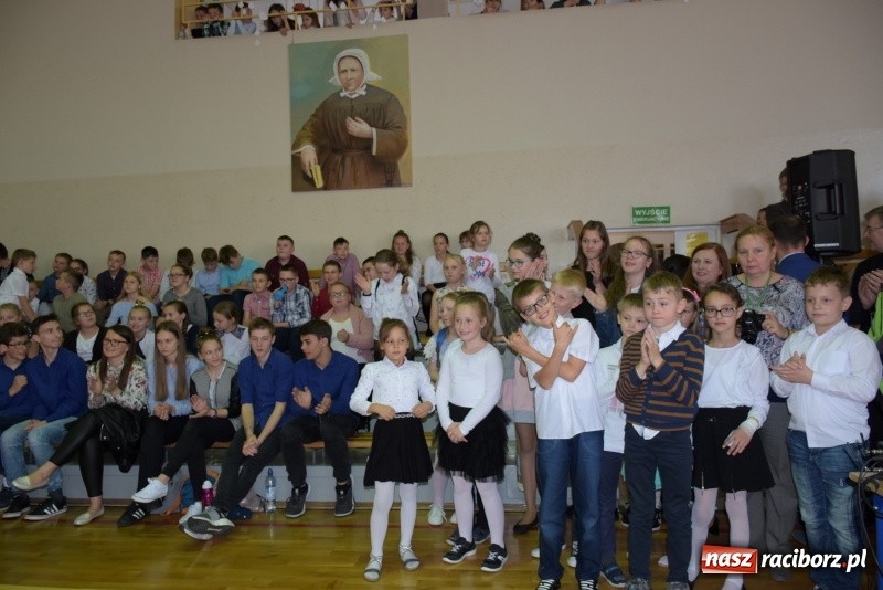 Zdjęcie w galerii na portalu naszraciborz.pl: W Bieńkowicach promowali pozytywne wartości wiadomości z regionu