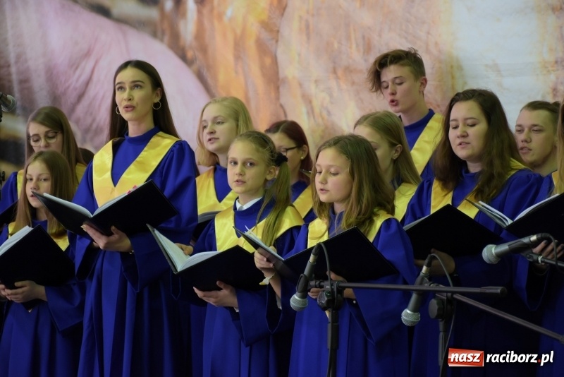 Zdjęcie w galerii na portalu naszraciborz.pl: W Bieńkowicach promowali pozytywne wartości wiadomości z regionu