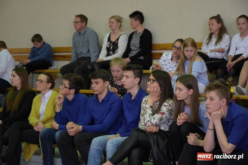 Zdjęcie w galerii na portalu naszraciborz.pl: W Bieńkowicach promowali pozytywne wartości wiadomości z regionu